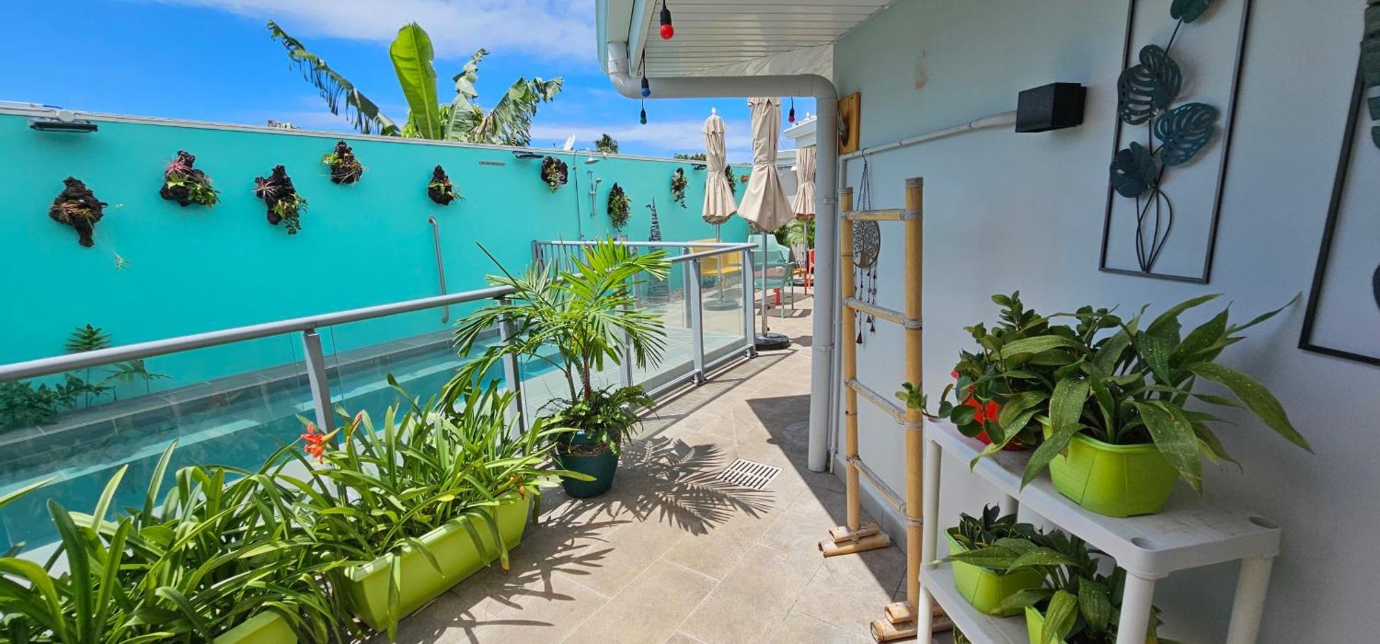 Tiare Pool Lodge Pirae Exterior photo